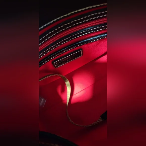 Dooney & Bourke Black Leather Shoulder Bag - Picture 5 of 9